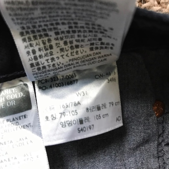 Levi Shorts - Picture 3 of 4